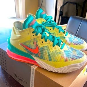 Lebron xv111 low men size 7